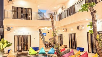 高級客房, 1 張特大雙人床, 泳池景 | 客房景觀