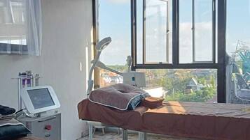 Massaggi “deep tissue”, scrub corpo, trattamenti per il viso