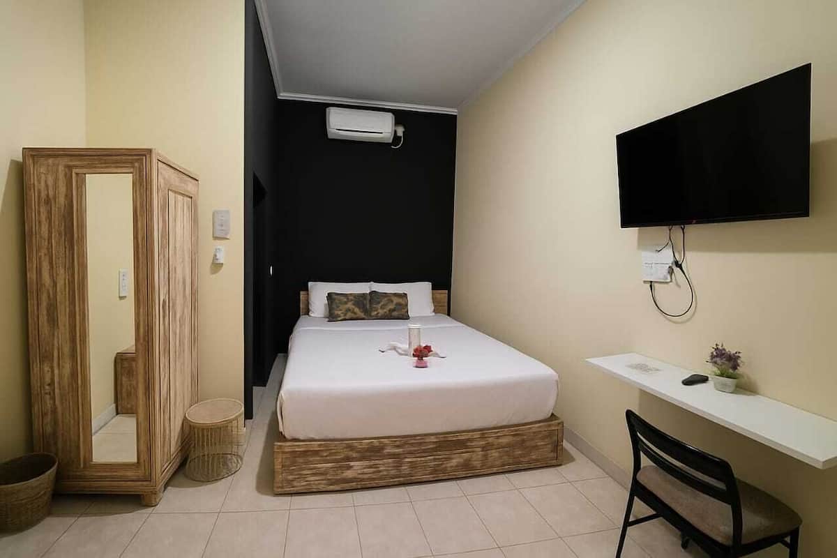 Queen-Size Beds with Pool View/Balcony | View from room