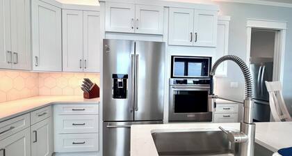 Brand new GULF FRONT, elevator, private pool and beach access, pets welcome!