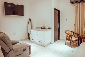 Bureau, espace de travail pour ordinateur portable