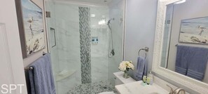 Apartemen, 2 kamar tidur | Kamar mandi | Handuk dan sampo