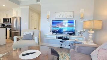 Condo, 2 quartos | Área de estar