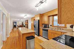 House, 4 Bedrooms | Private kitchen | Fridge, oven, coffee/tea maker, toaster - Woodland Sanctuary 4 Bedroom Home (Cleveland)
