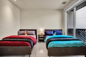 2 bedrooms, iron/ironing board, WiFi, bed sheets - Sunshine Getaway at The Riv (Palm Springs)