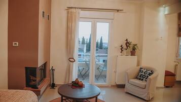 Smart TV, fireplace