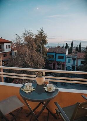 Outdoor dining - Best Views in Old Town (Ano Poli) (Thessaloniki)