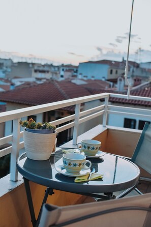 Outdoor dining - Best Views in Old Town (Ano Poli) (Thessaloniki)