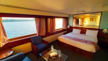 Habitación básica con 1 cama doble o 2 individuales, vistas al río