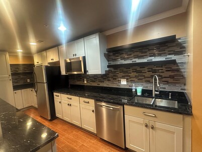 Spacious 2-bedroom apartment in charming Bowie with WiFi,, new bthrm, w/d,& kit