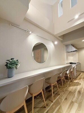 Apartamento Deluxe, balcón | 1 dormitorio, tabla de planchar con plancha, cunas (de pago)