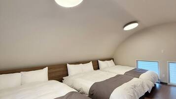 Deluxe Apartment, Balcony | 1 bedroom, iron/ironing board, cots/infant beds, free WiFi