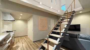 Appartamento Deluxe, balcone | 1 camera, ferro/asse da stiro, culle/letti per bambini (a pagamento)