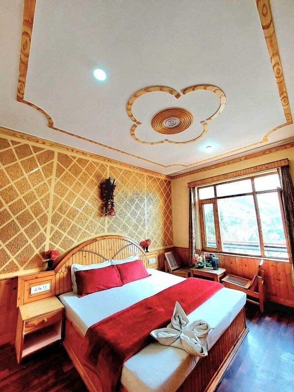 Deluxe Room, Balcony, Mountain View