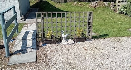 Small Detached Cottage in Lamlash.Sleeps 2