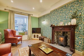 TV, fireplace, offices