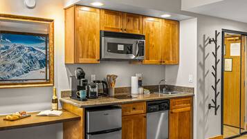 Microwave, stovetop, dishwasher, coffee/tea maker