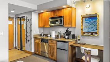 Microwave, stovetop, dishwasher, coffee/tea maker