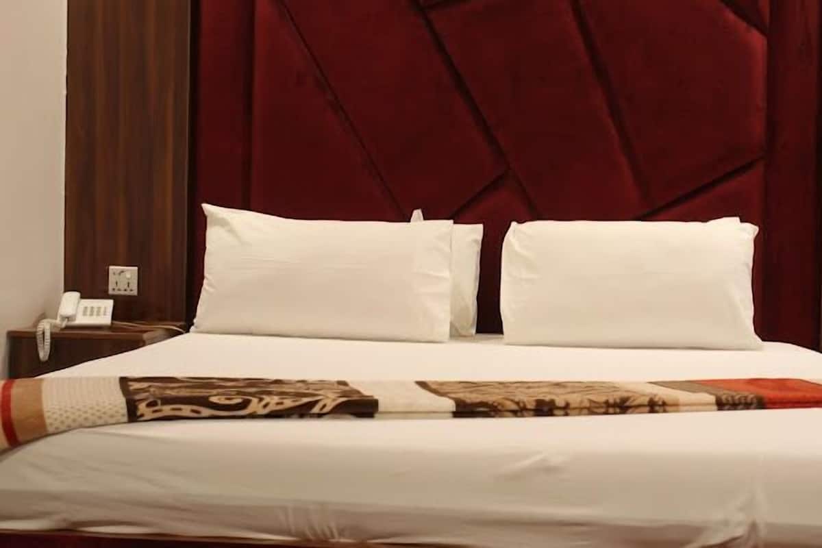 Deluxe Double Room | Soundproofing, iron/ironing board, free WiFi
