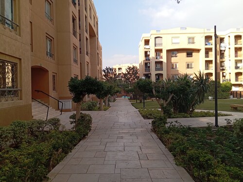 Ensuite 3 bedrooms , 3 bathrooms Cairo Rehab Gated community 24/7 security