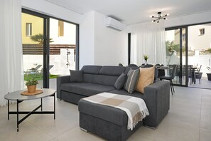 TV - Villa VITALIA - 3Bed all En-suite with Private Pool (Paralimni)