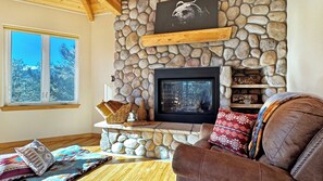 TV connectée, cheminée, jeux vidéo