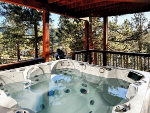 Outdoor spa tub - HotTub / Coffee Bar / GameRoom / Indoor Fireplace / Views / Quiet / Washer Dryer (Bailey)