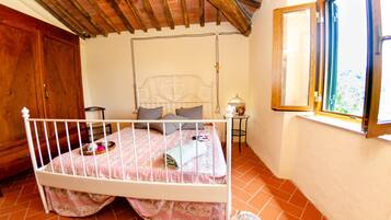 Apartment | 3 bedrooms, individually furnished, bed sheets