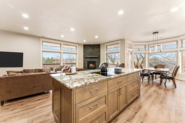 Interior - East End Boise 4 bed 3 bath Home Dog Friendly (Boise)