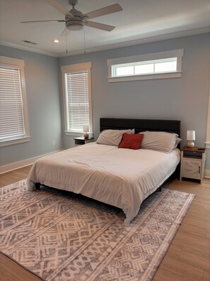 3 slaapkamers, een strijkplank/strijkijzer, wifi, beddengoed