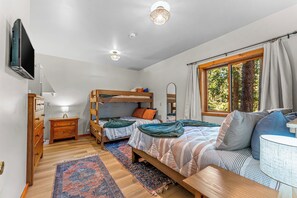 5 Schlafzimmer, Schreibtisch, Bügeleisen/Bügelbrett, kostenloses WLAN