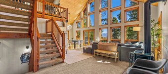 Views! 4k SqFt! Gym! Hot tub! 4 King Suites+BunkRm