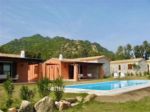 Villas with common or private pool in Costa Rei