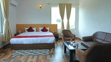 Deluxe Double Room, Garden View | Desk, free WiFi