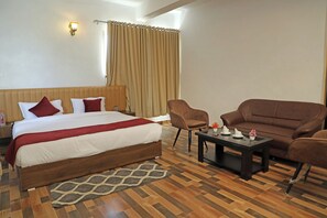 Deluxe Double Room, Garden View