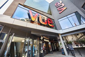 Exterior detail - Bright|Stylish Apt in Bedford (Bedford)