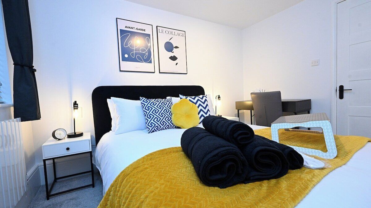 2 bedrooms, iron/ironing board, free WiFi, bed sheets