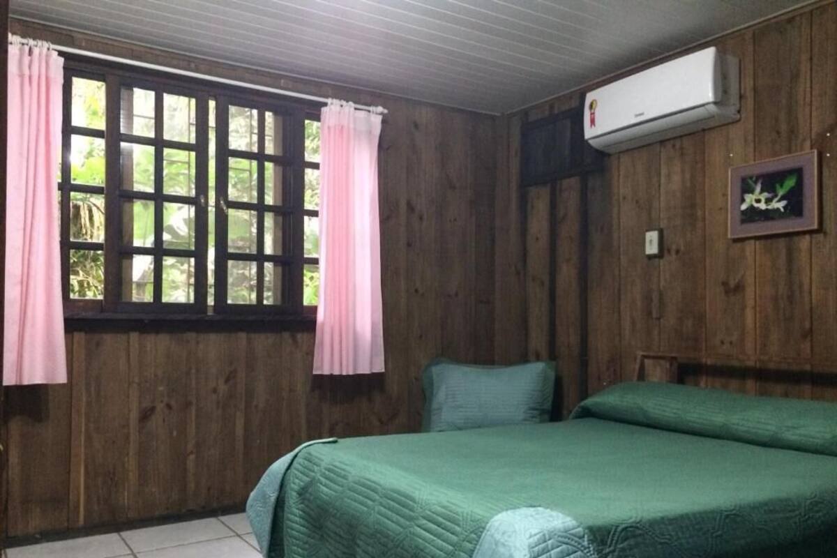 Bungalow, Mehrere Betten, Veranda | Minibar, kostenloses WLAN