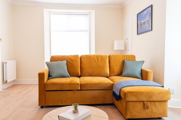 Living Room / Lounge