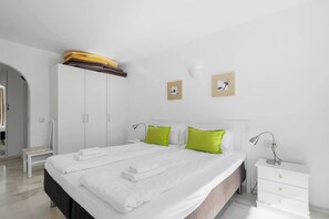 2 bedrooms, iron/ironing board, free WiFi, bed sheets - REF 96 - Charming Apartment with Pool Near Beaches & Golf Courses (Mijas)