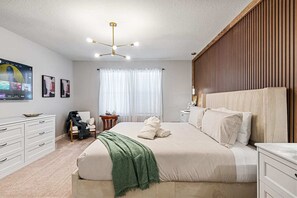 5 chambres, fer et planche à repasser, lit de bébé portatif