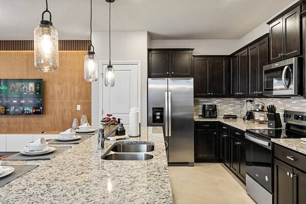 Fridge, microwave, oven, stovetop - Brand New, Stylish Home 5B/4, 5B, Heated Pool & BBQ (Clermont)