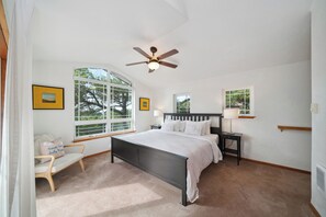 4 bedrooms, desk, free WiFi, bed sheets - Beach Pine MCA#1575- Hot tub, Dog friendly, ping pong, fenced yard (Manzanita)