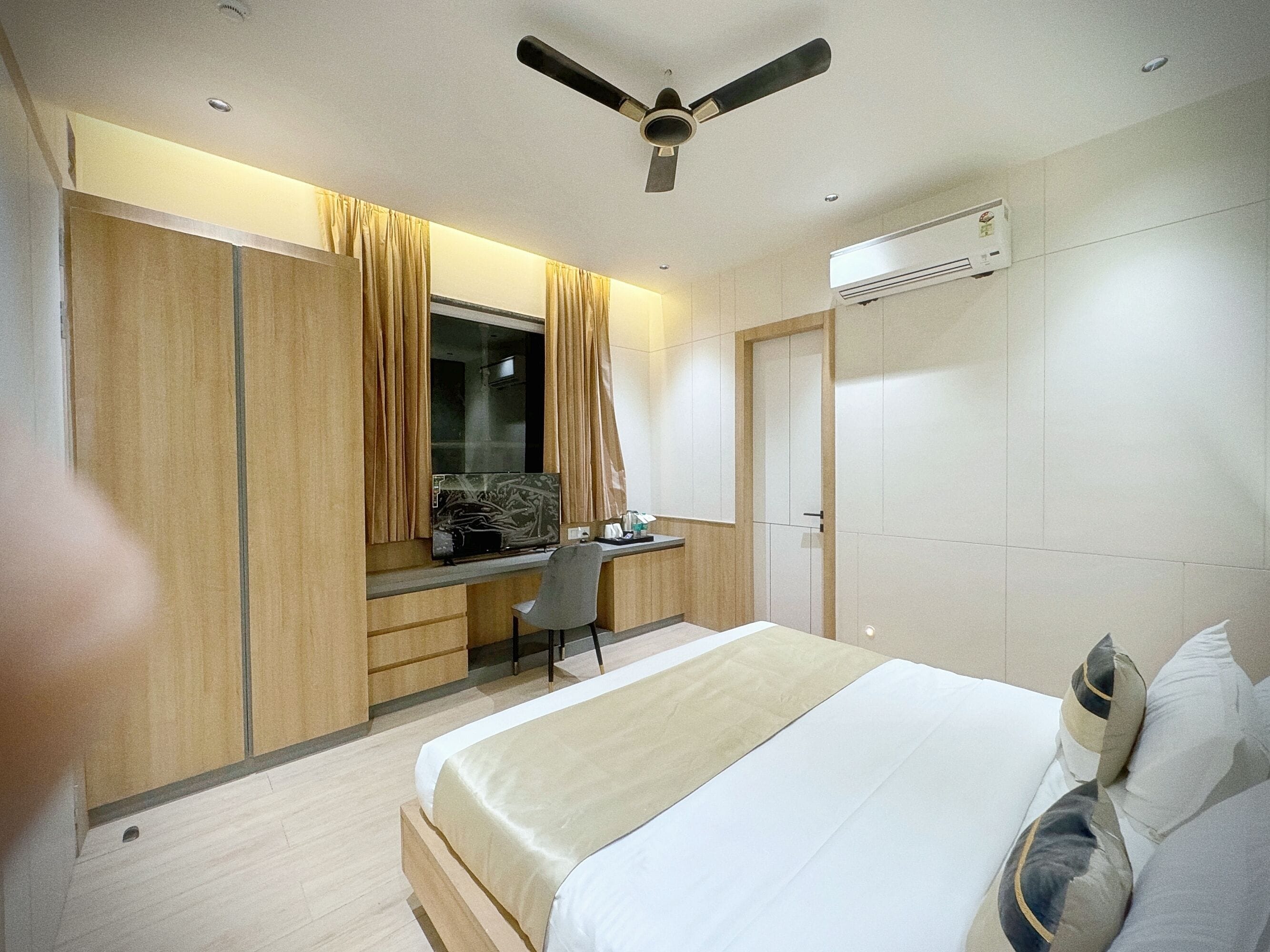 Photo - OPUS By Hotel Shiv - Green Park