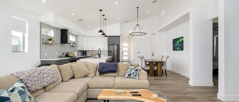 Smart TV, fireplace
