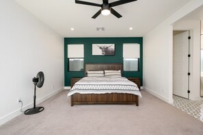 4 makuuhuonetta, silitysrauta/-lauta, ilmainen Wi-Fi, vuodevaatteet