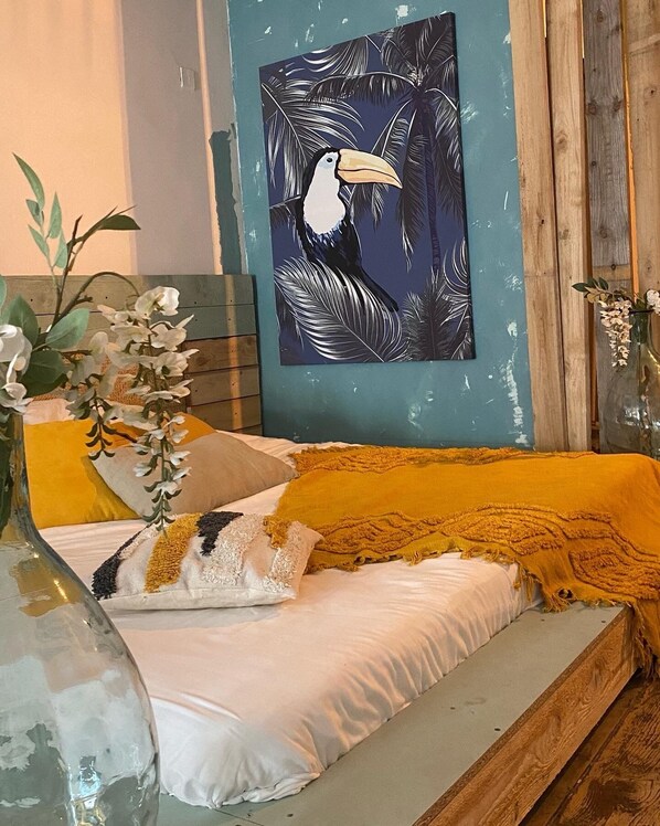 1 habitación, tabla de planchar con plancha, wifi y ropa de cama