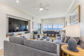 TV - 483 Captains Walk ~ Sweeping Ocean Views! (Hilton Head Island)