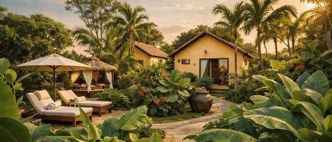 Bungalow estándar, vista al jardín | Muebles diferentes, escritorio y espacio para trabajar con laptop