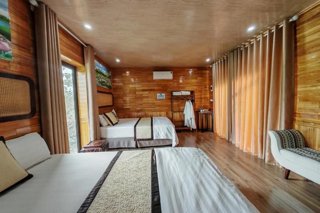 Firemannsrom – familie | Individuelt innredet, skrivebord, skrivebord for bærbar PC og lydisolert